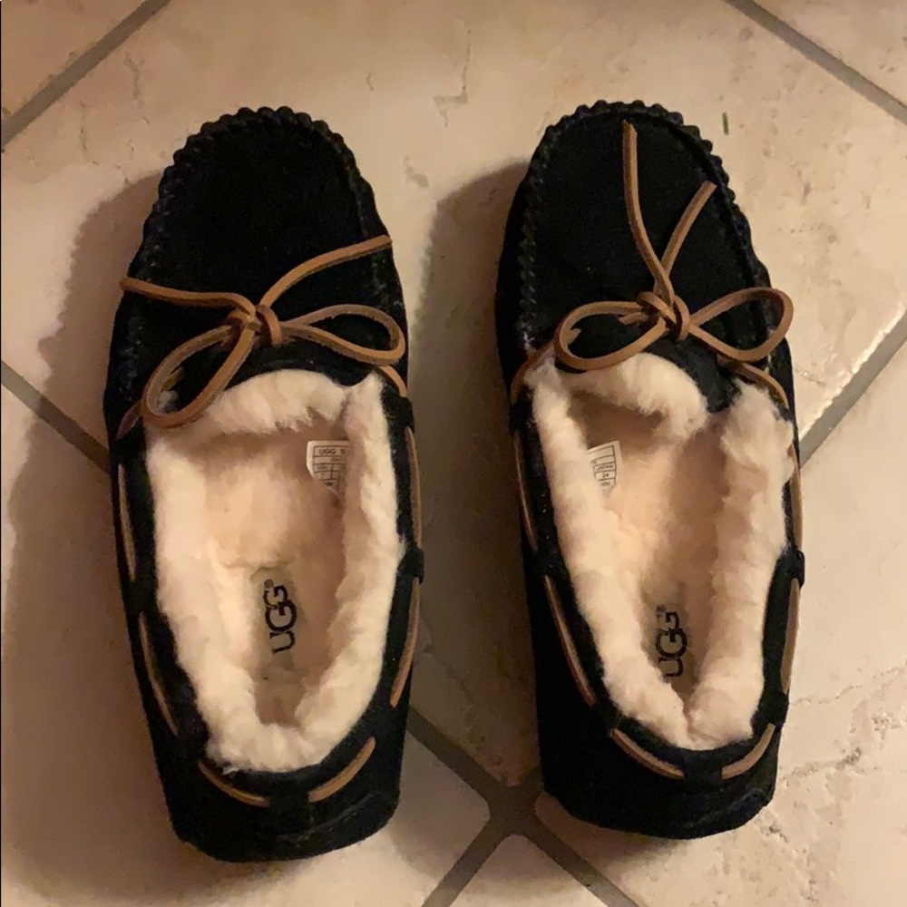 NWOT! Ugg Dakota Water Resistant Slipper in Black
